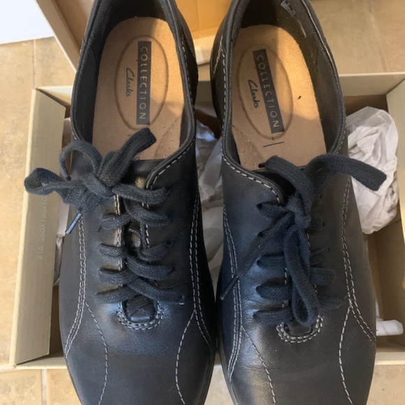 Clarks shoes - Picture 1 of 8